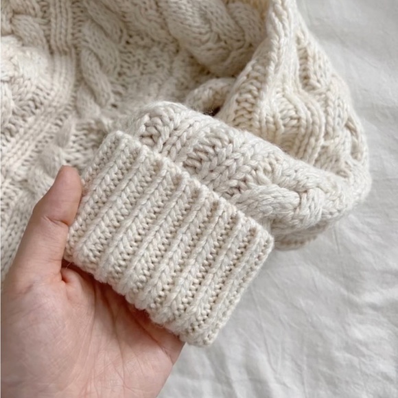 NEW ITALY WOOL CABLE KNIT  SWEATER (S) - Picture 7 of 10